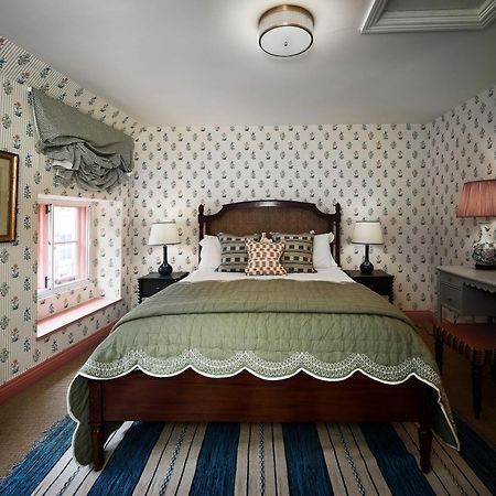 Townhouse Suites- Abbey Row Malmesbury Eksteriør bilde